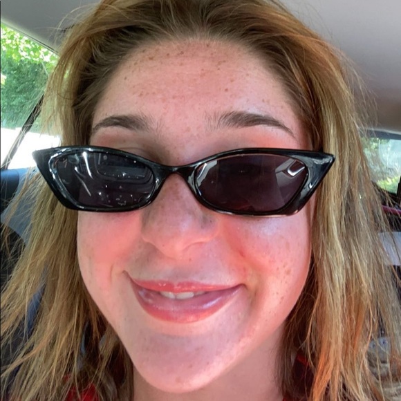 Meet your Posher, Alexis - Picture 1 of 1